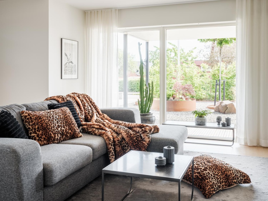 Tyyny Leo ruskea 40x60 cm