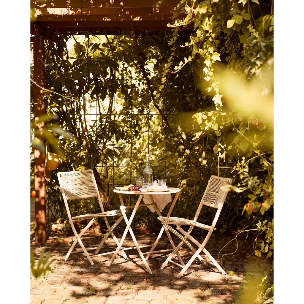 Ulkopöytä ja 2 tuolit 