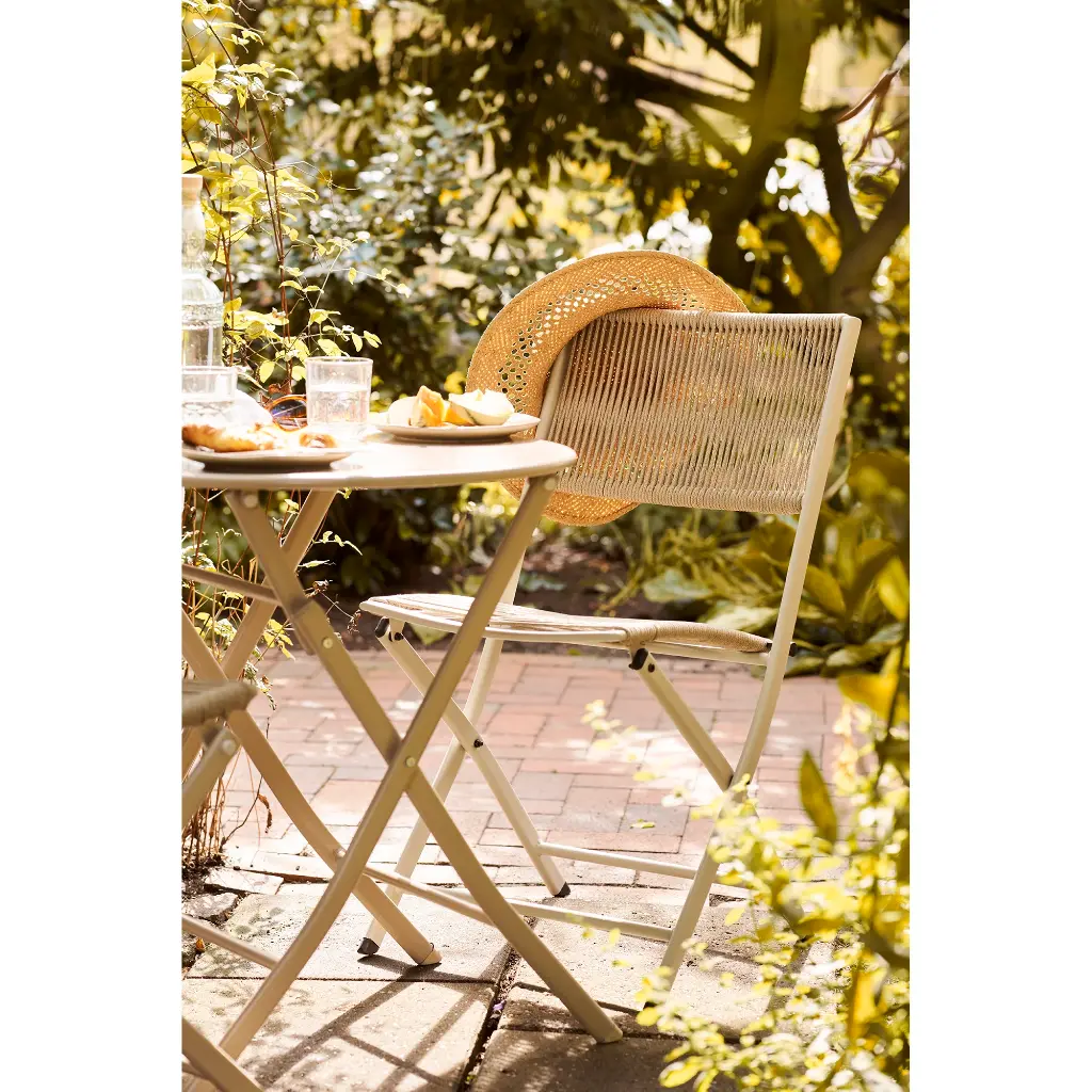 Ulkopöytä ja 2 tuolit 