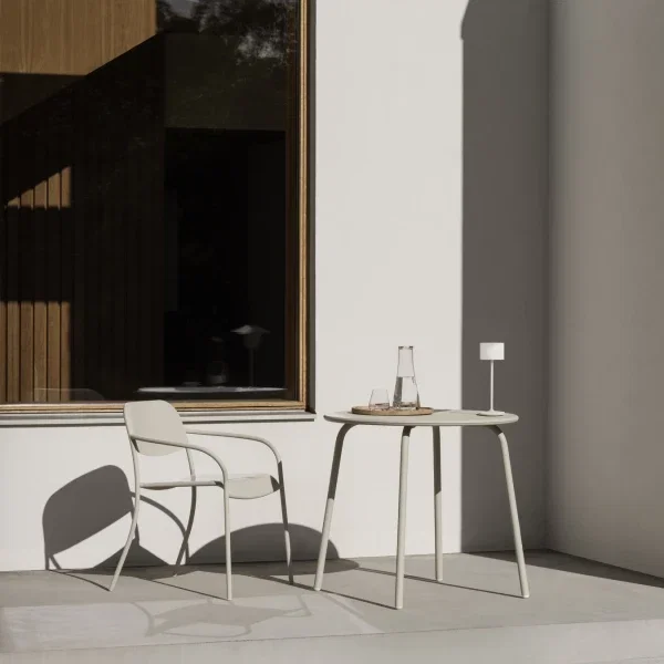 Ulkotuoli YUA silk gray