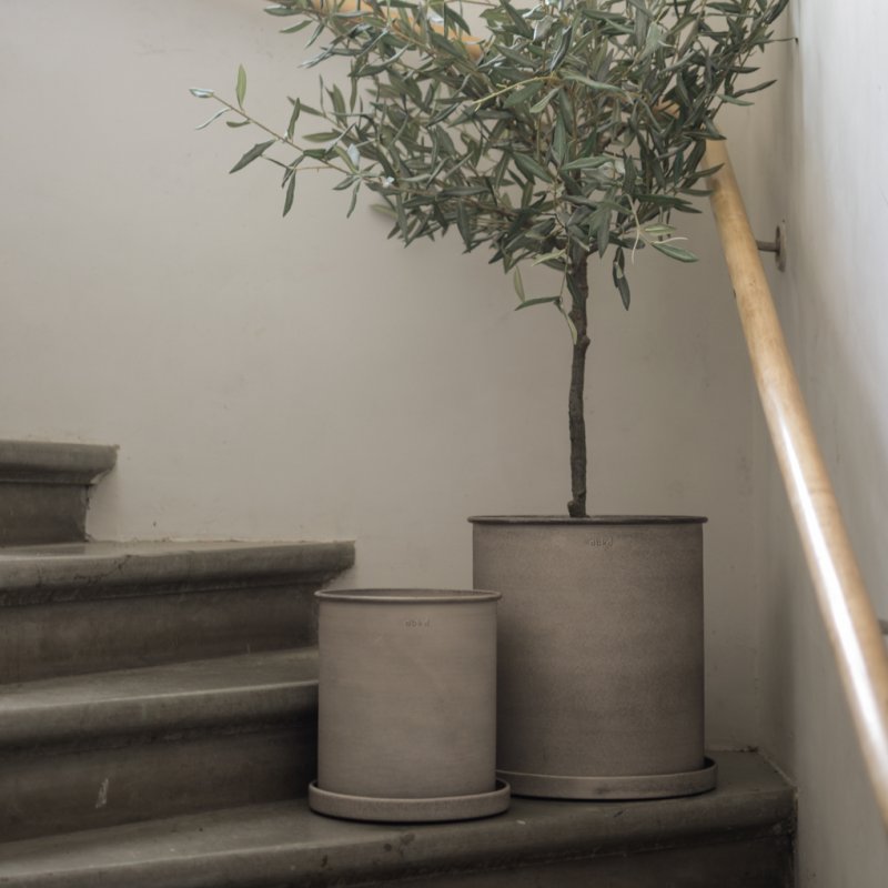 Metalli ruukku alusella L beige